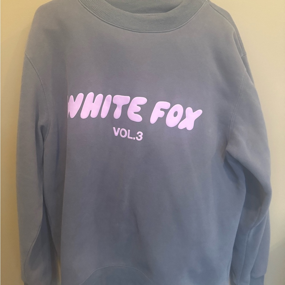 WHITE FOX Set! Grey with pink bubble lettering. L/XL Excellent condition.